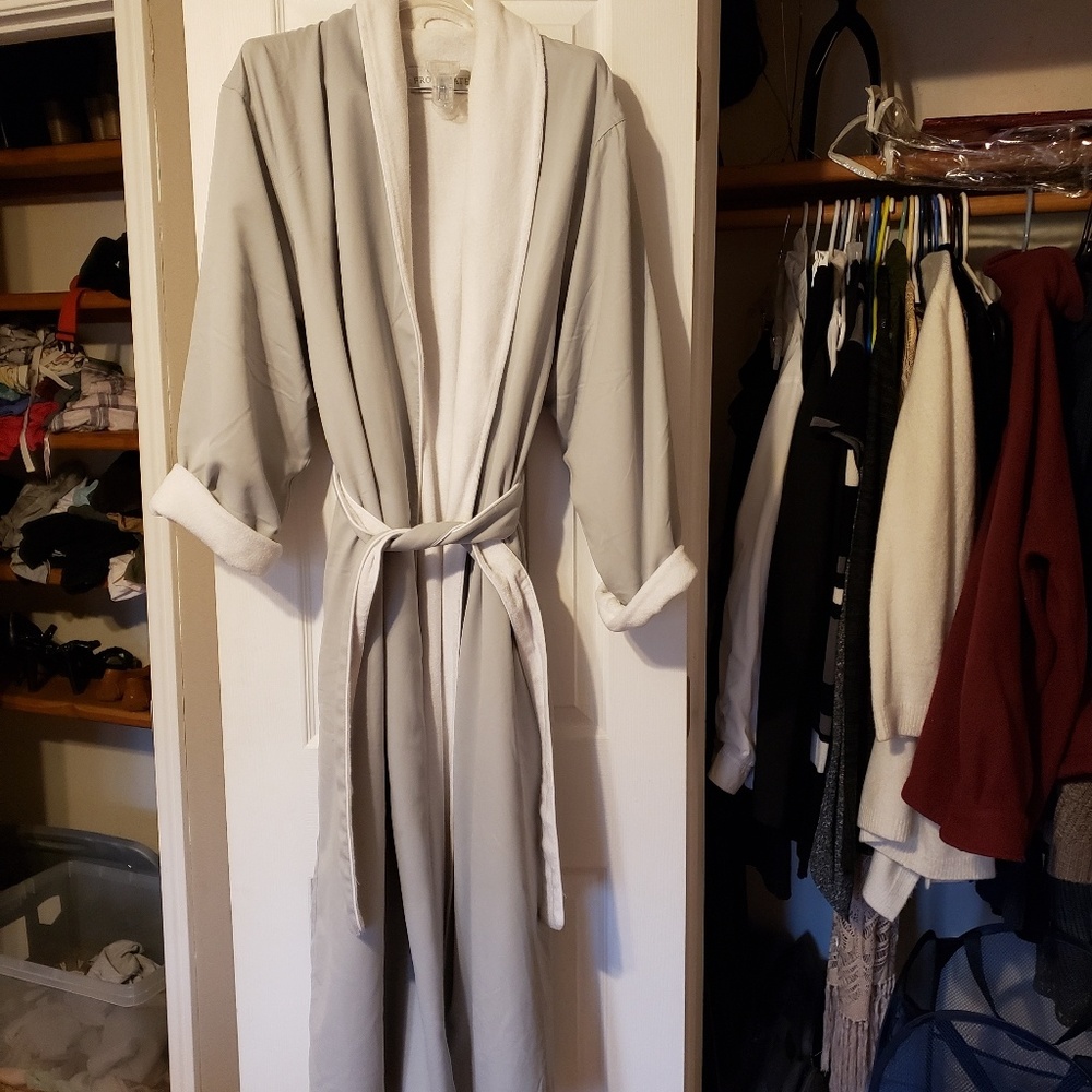 Like new frontgate bathrobe